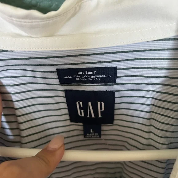 GAP Blue and White Casual Button Down Shirt - Picture 2 of 4